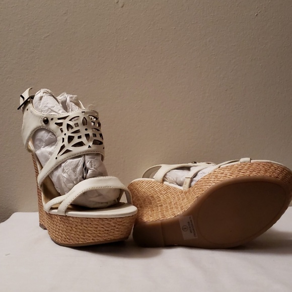 Heels - Picture 3 of 3